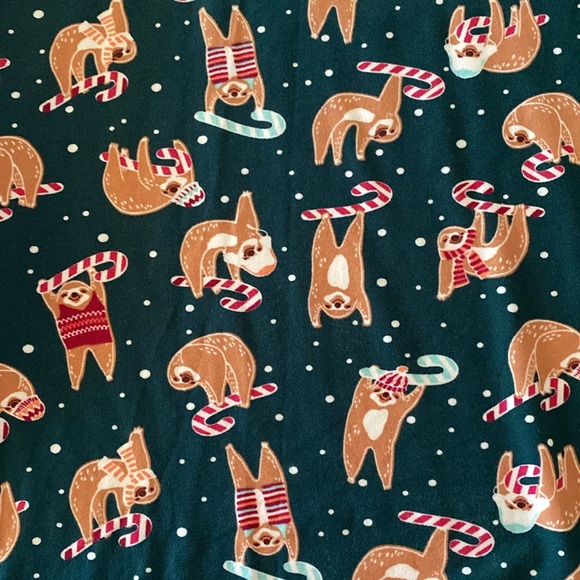 JOCKEY (XL) Sleep or Loungewear Top Dark Green+Tan Sloths w/Peppermint Canes NWT - Picture 2 of 13